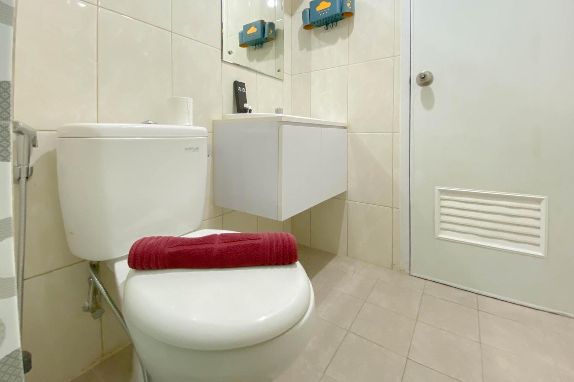 Apartemen Spacious And Homey 3br At Springlake Summarecon By Travelio